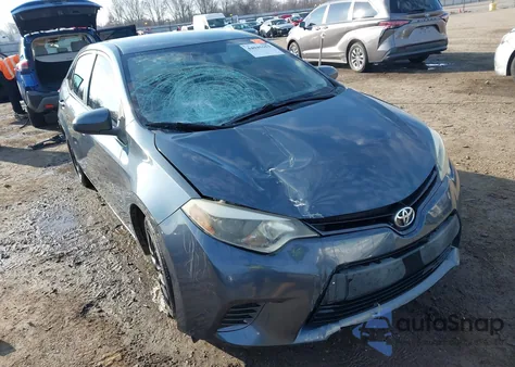 2015 Toyota Corolla Le z USA, uszkodzony, nr VIN 5YFBURHE4FP288590